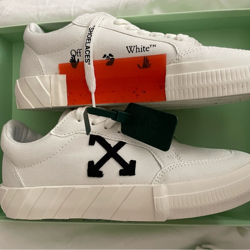 Off-White low vulcanized canvas sneakers 9 b / 39 NWT